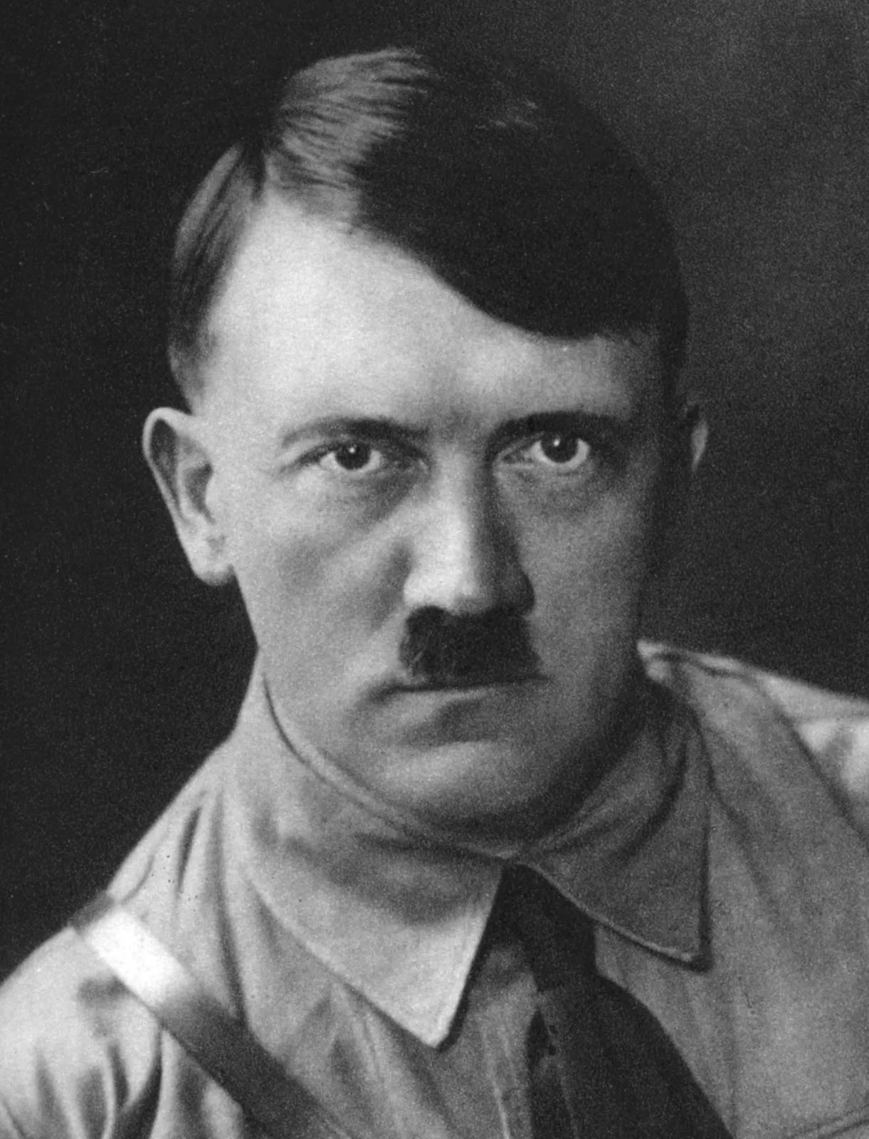 Adolf-Hitler-1933.webp